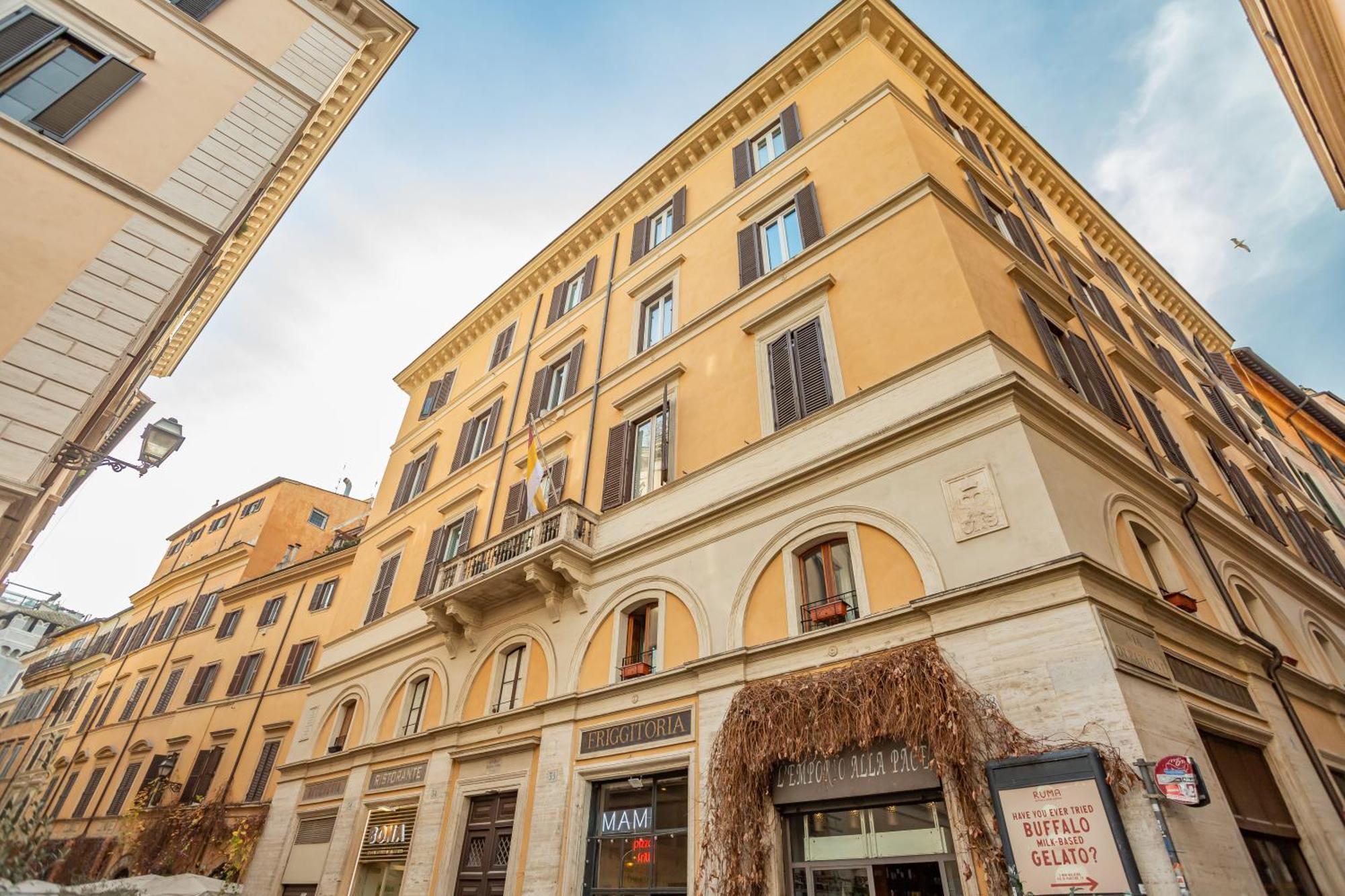 Daplace - La Mongolfiera Rooms In Navona — Photos 2